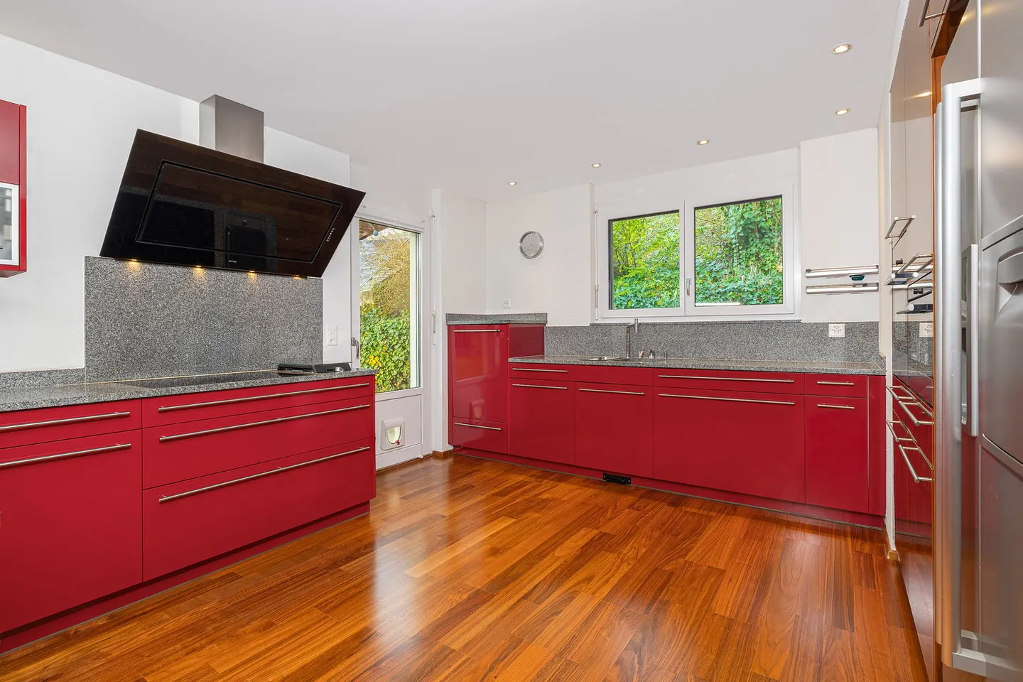 6.5-Zimmer-Doppel-Einfamilienhaus mit 4-5er-Garage und Autolift - Foto 4 von 18