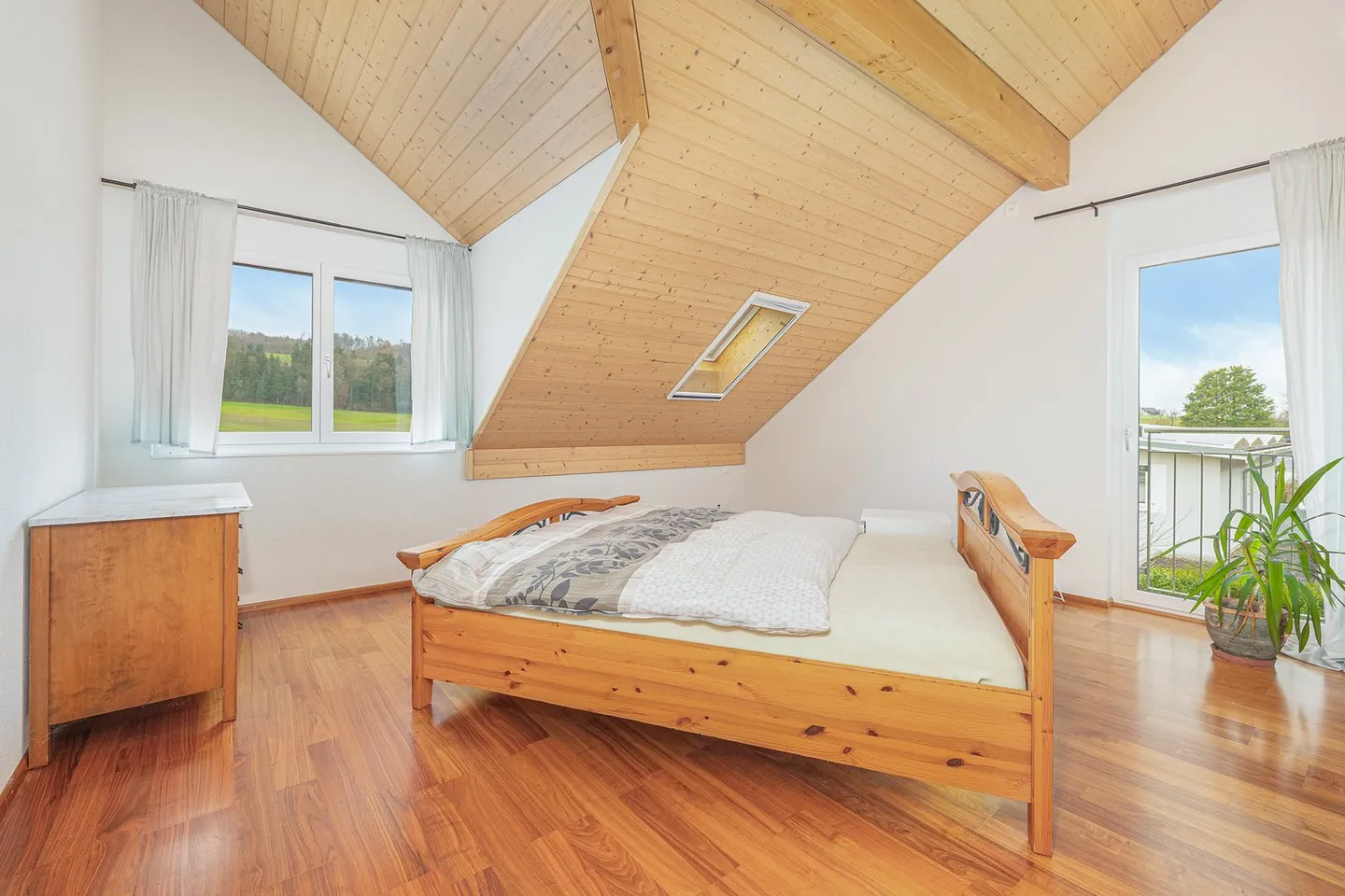 6.5-Zimmer-Doppel-Einfamilienhaus mit 4-5er-Garage und Autolift - Foto 7 von 18