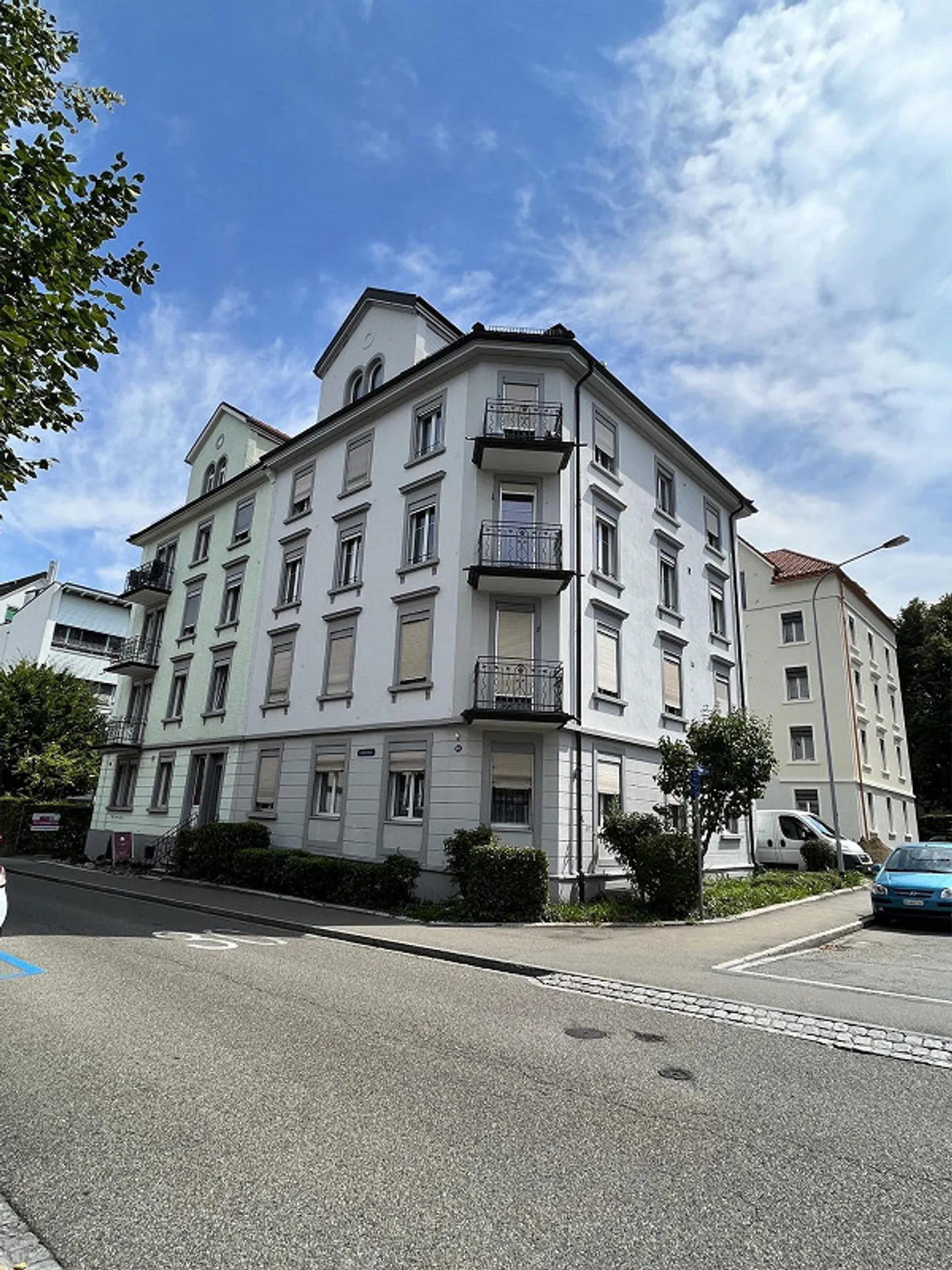 2.5 Room Apartment with Furniture and Household Items - Photo 9 of 9