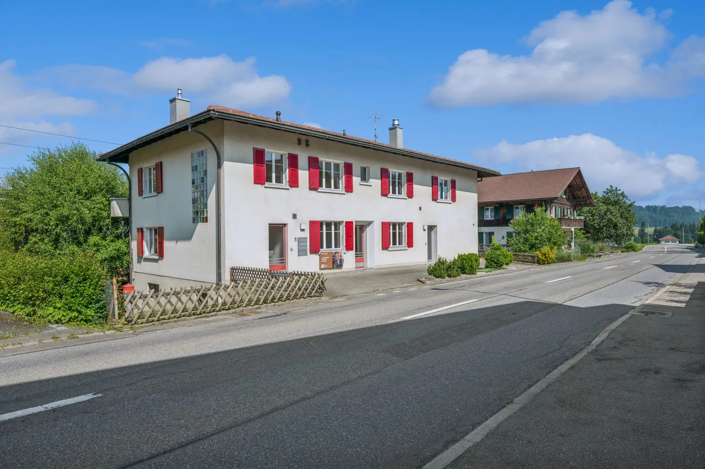 Vielseitiges Mehrfamilienhaus - Foto 3 von 13