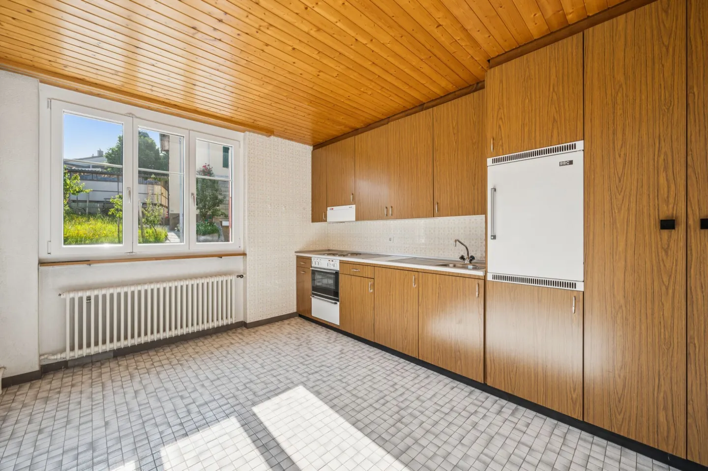 Vielseitiges Mehrfamilienhaus - Foto 8 von 13