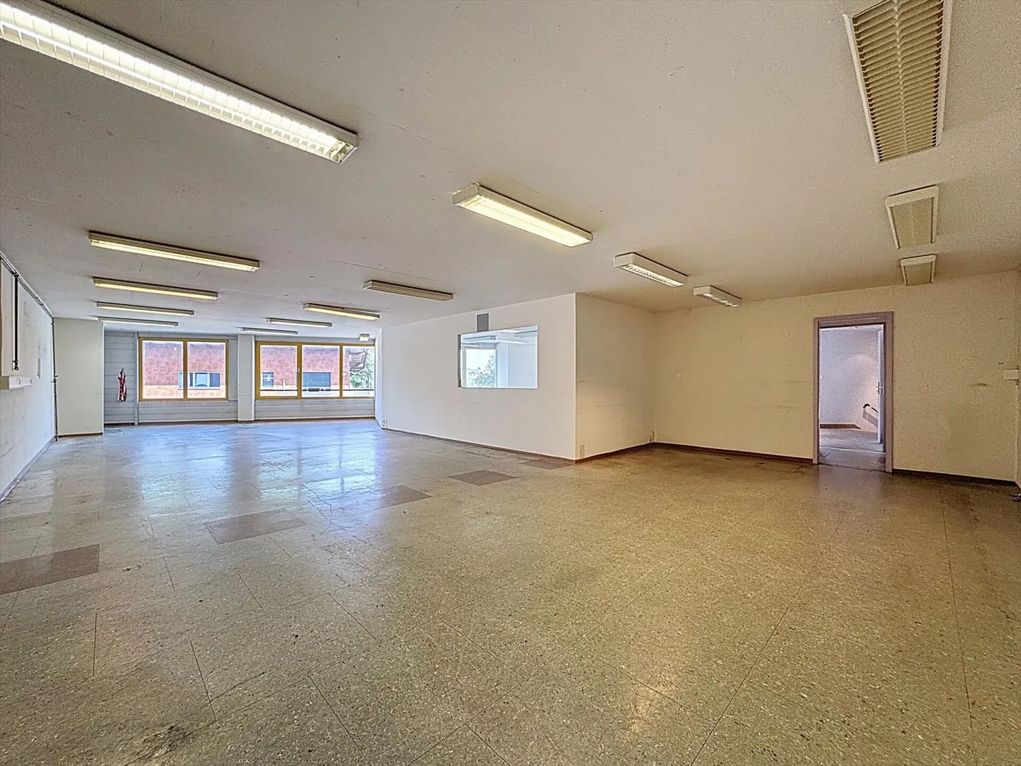 Areas for Crafts and Administration - Photo 12 of 13