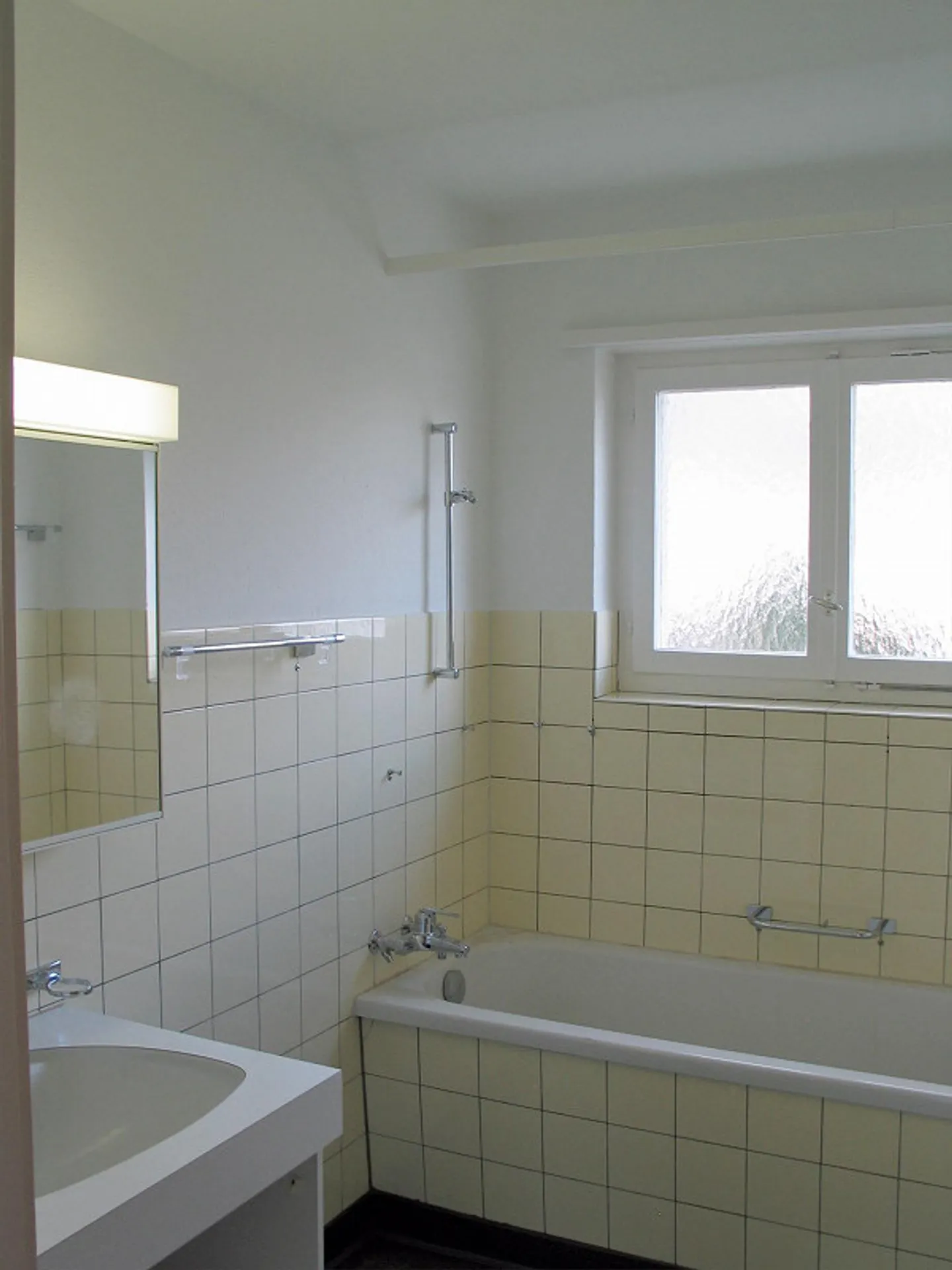 Near train station, suitable for shared living - Photo 2 of 6