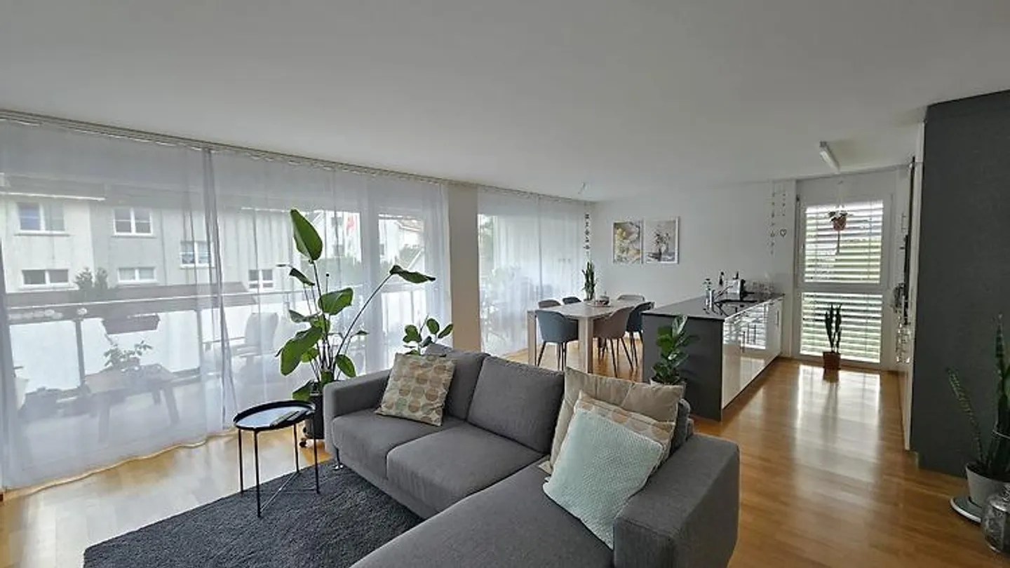 3 ZI-WOHNUNG IN WALLENWIL (TG), MÖBLIERT, TEMPORÄR - Foto 1 di 10