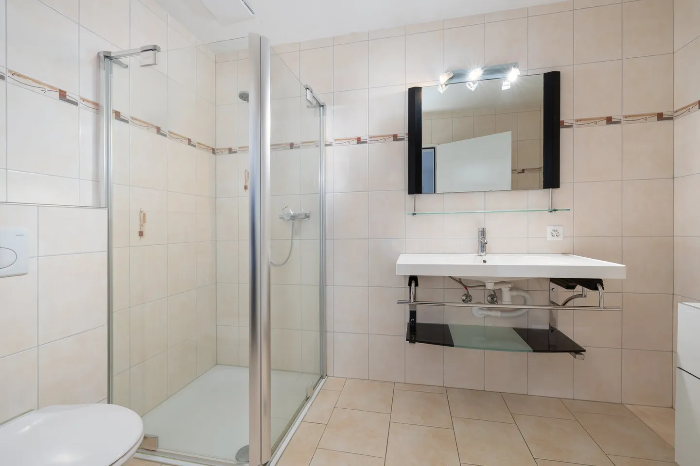 6.5-Zimmer-Doppel-Einfamilienhaus mit 4-5er-Garage und Autolift - Foto 14 von 18