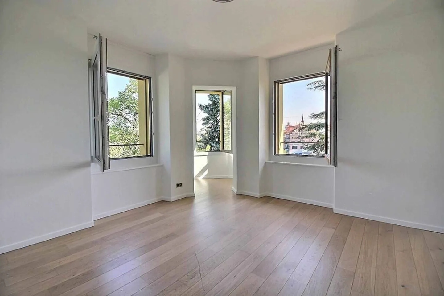 4,5-Zimmer-Wohnung im 1. Stock - Foto 4 von 4