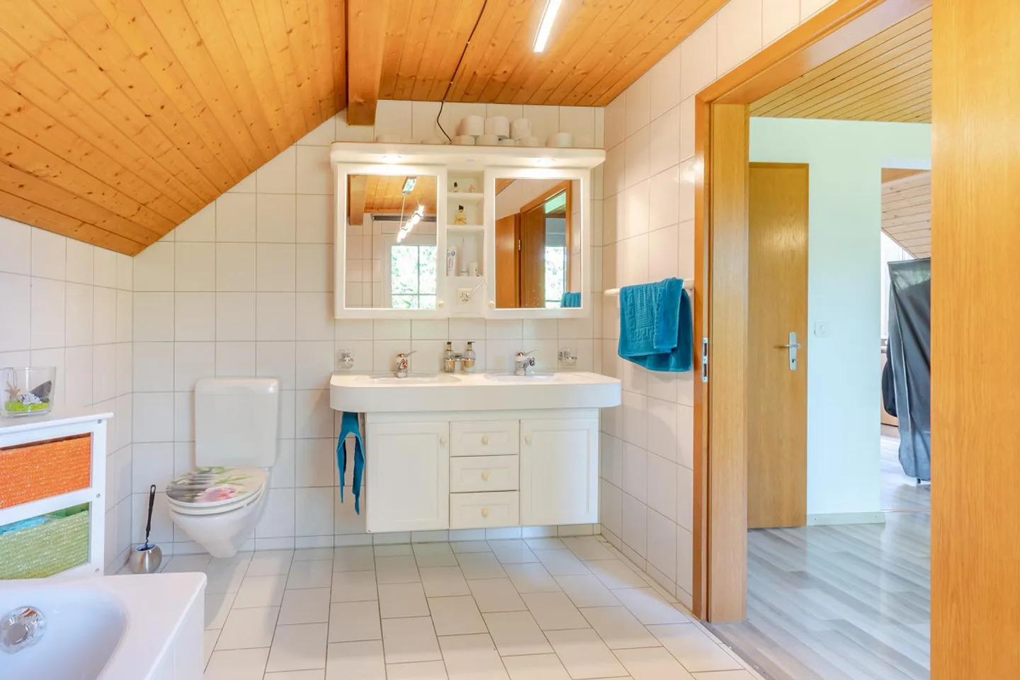 Kompaktes Doppeleinfamilienhaus mitten im Grünen - Foto 11 von 22