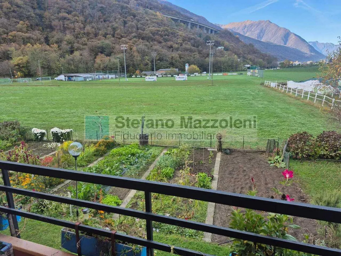 Appartamento luminoso con giardino - Foto 8 di 10