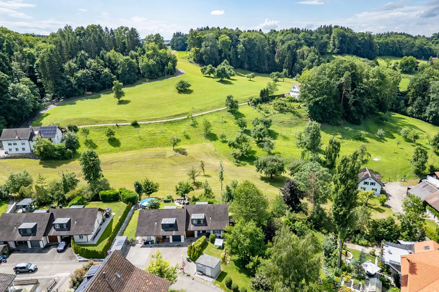 Kompaktes Doppeleinfamilienhaus mitten im Grünen - Foto 2 von 22