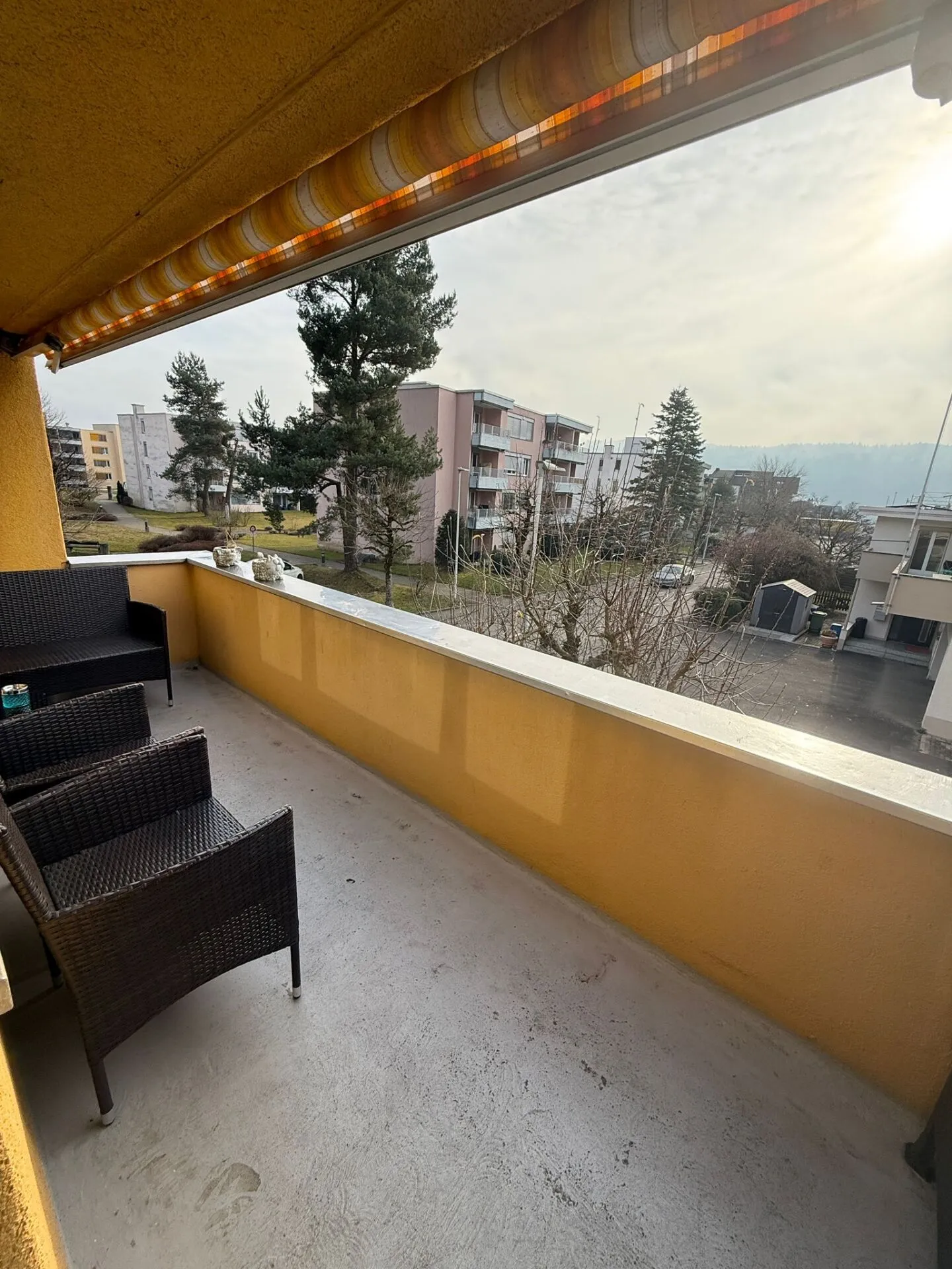 Ici vit le bonheur : Appartement élégant de 4,5 pièces dans un endroit calme - Photo 4 sur 9