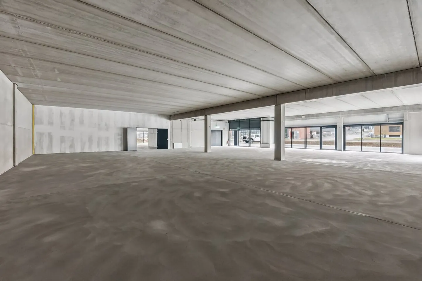 Versatile commercial space in shell construction in an excellently developed location - Photo 5 of 6