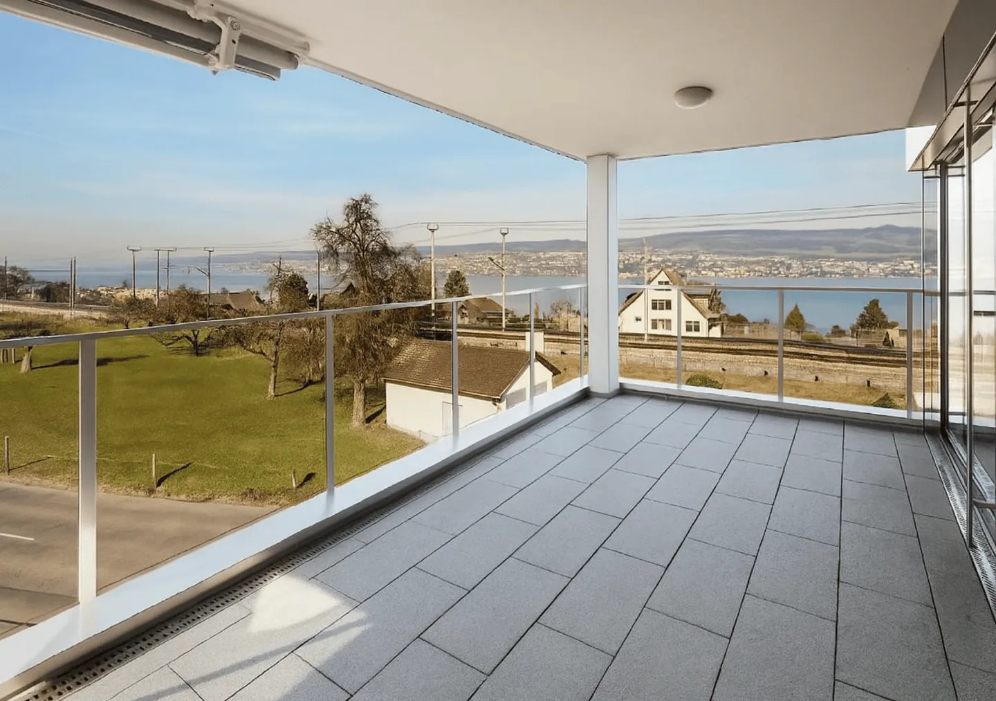 Appartement penthouse exclusif de 4,5 pièces avec vue panoramique sur le lac - Photo 3 sur 4