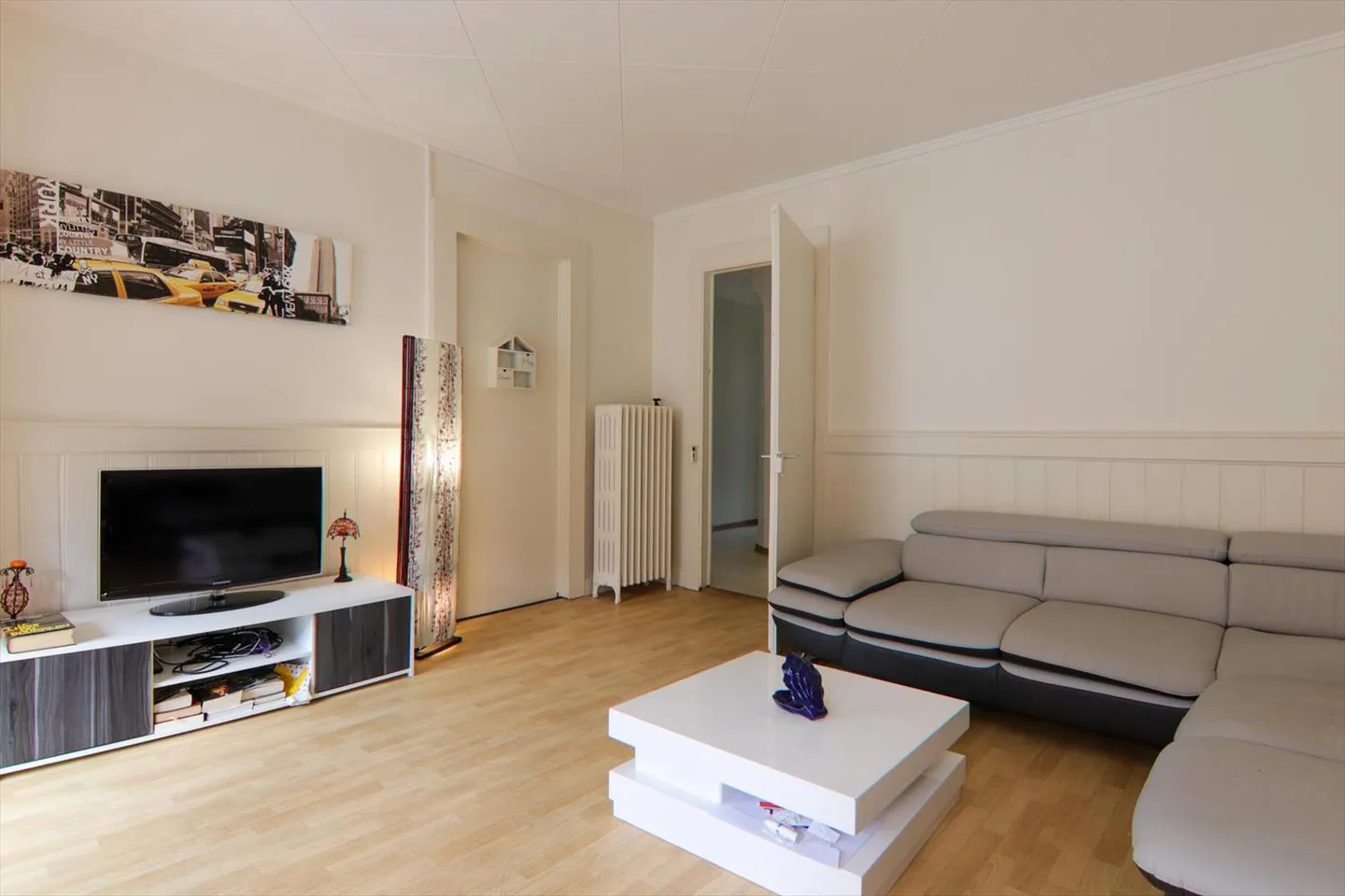 Insieme di 2 edifici con ristorante e 5 appartamenti, rendimento netto 5% - Foto 3 di 8