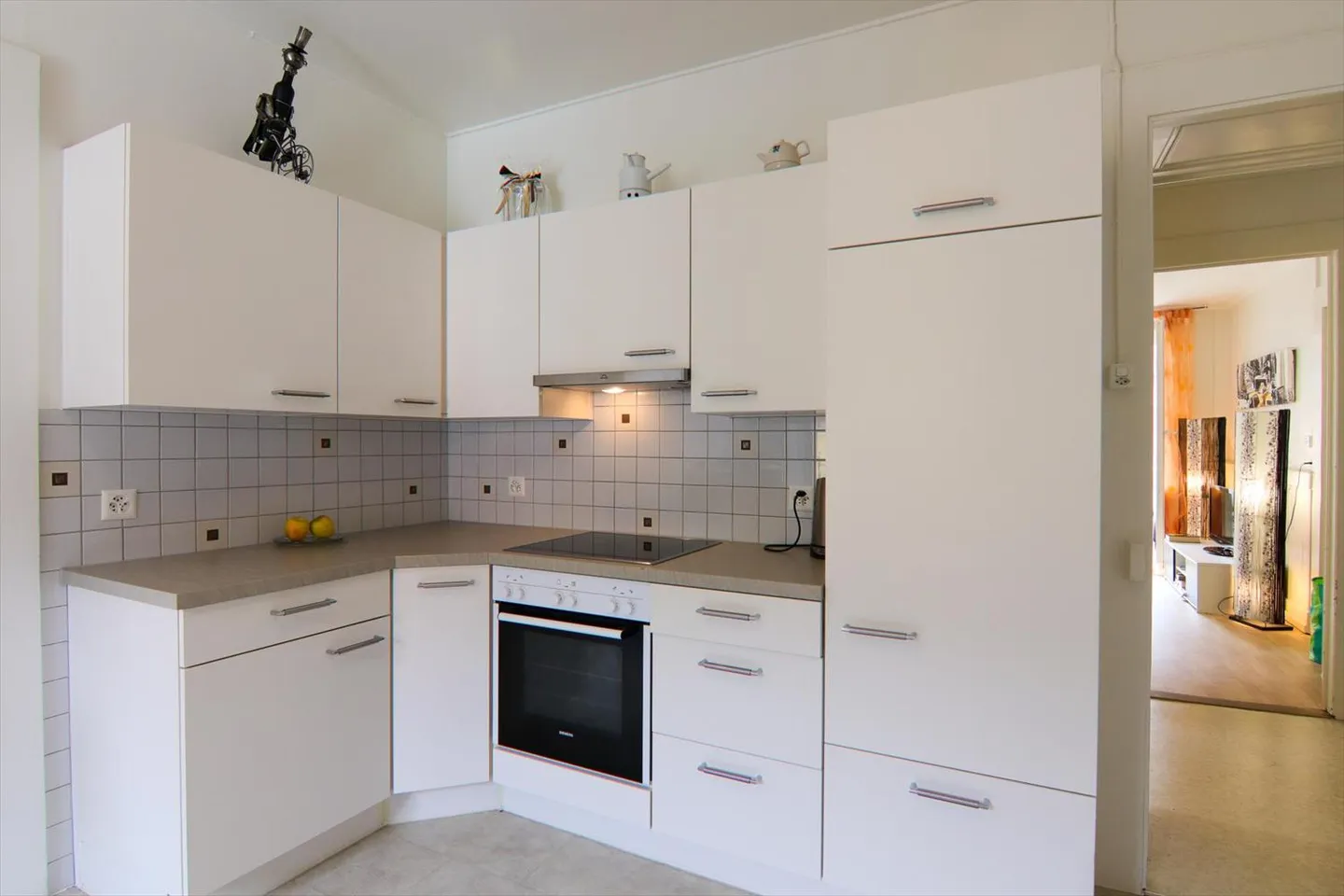 Insieme di 2 edifici con ristorante e 5 appartamenti, rendimento netto 5% - Foto 4 di 8