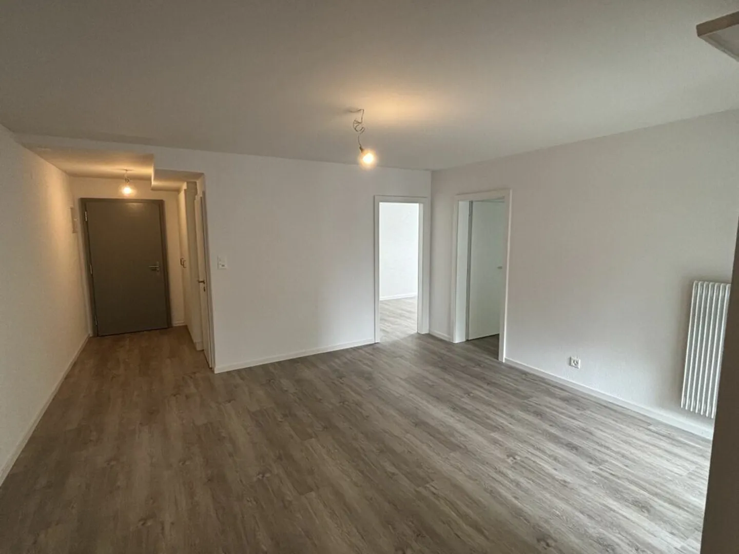 Bellissimo appartamento di 3 stanze con balcone! - Foto 3 di 9