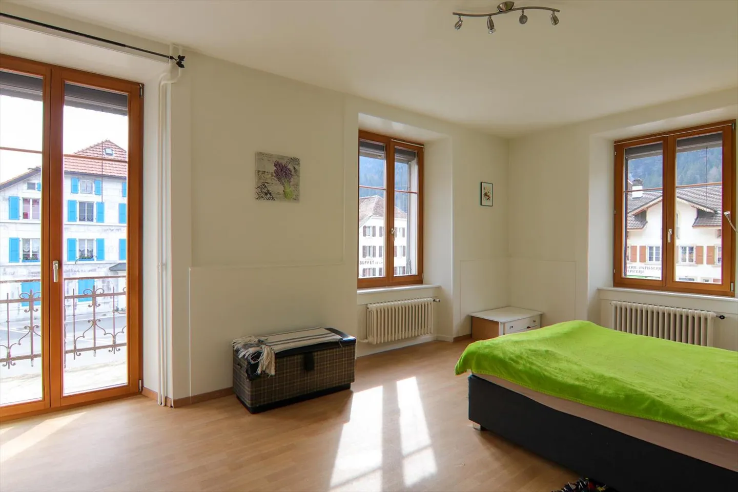 Insieme di 2 edifici con ristorante e 5 appartamenti, rendimento netto 5% - Foto 6 di 8