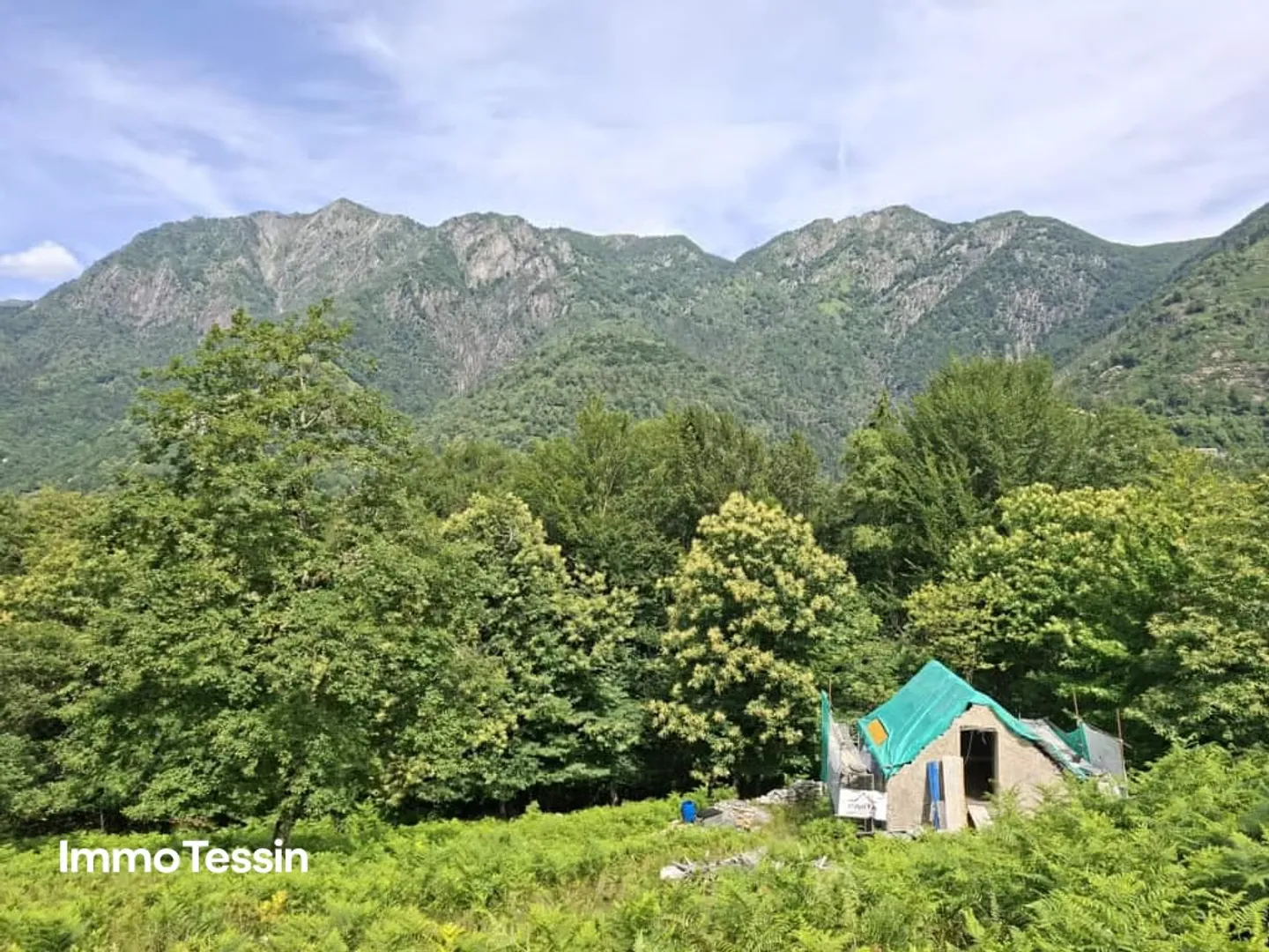 Rustico authentique dans un emplacement isolé calme avec vue dégagée sur les montagnes et 3000 m2 de terrain ainsi qu'un projet d'extension approuvé - Photo 1 sur 10