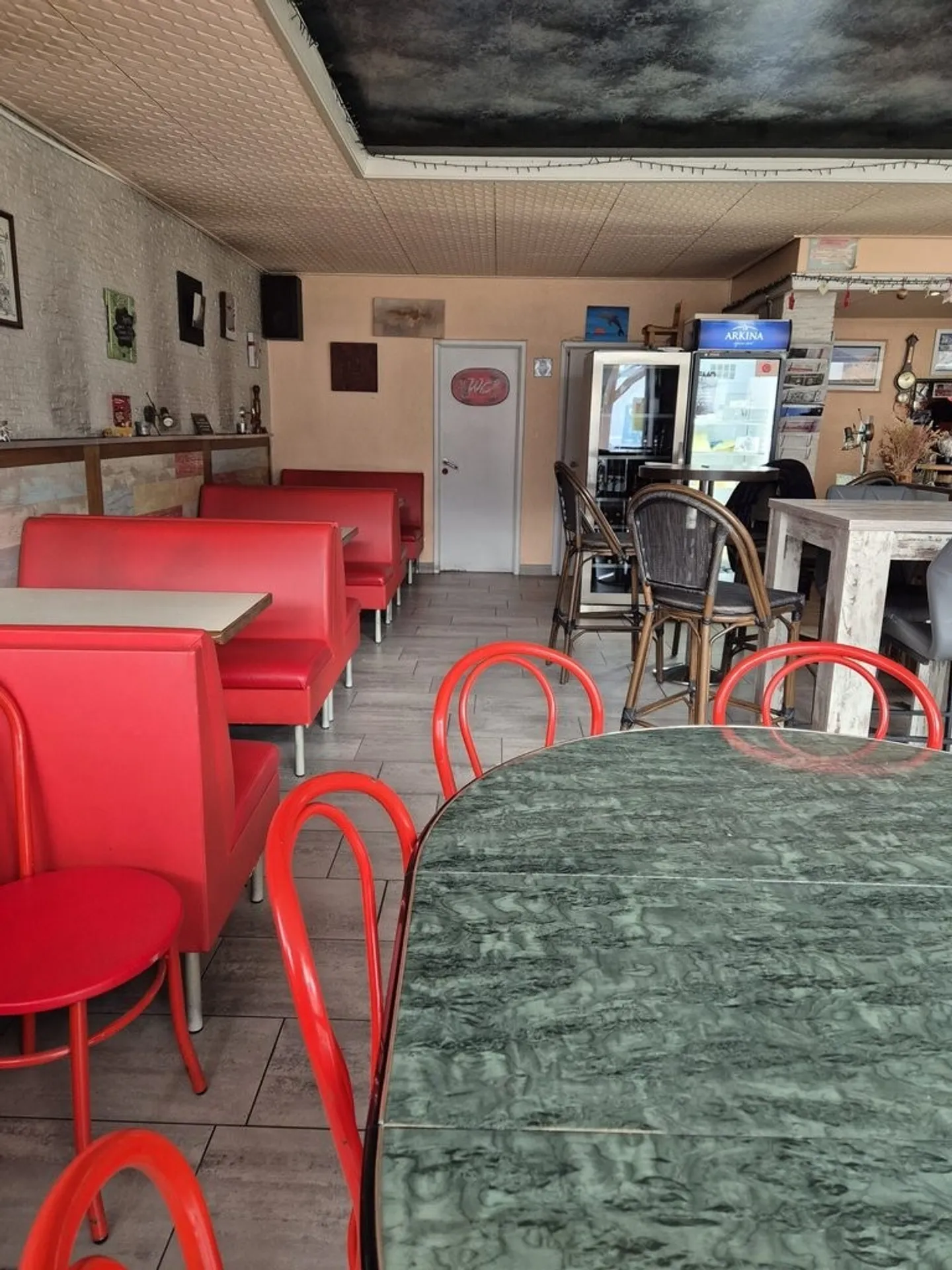 Café Spacieux à Louer - Photo 3 sur 9