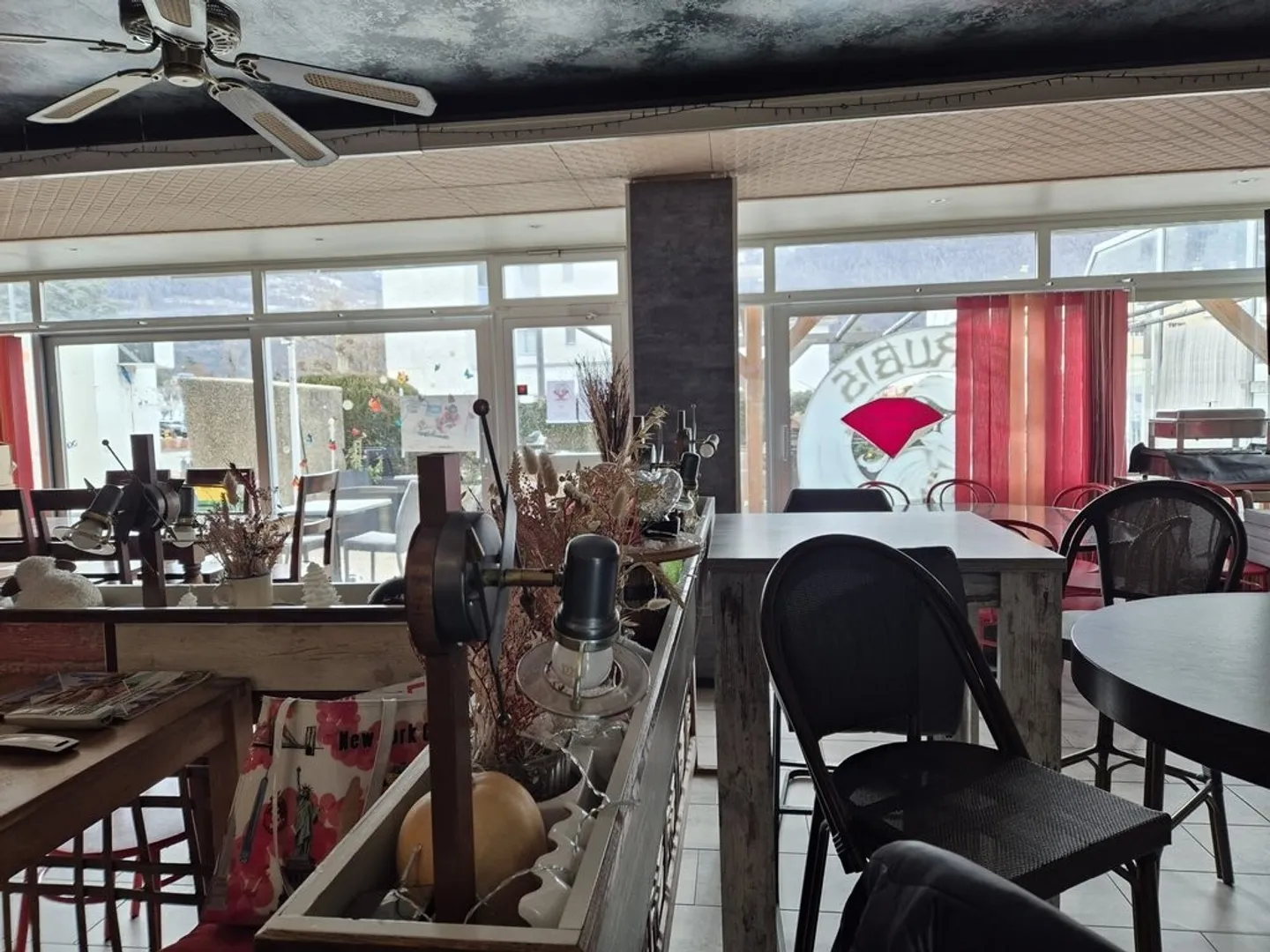 Café Spacieux à Louer - Photo 4 sur 9