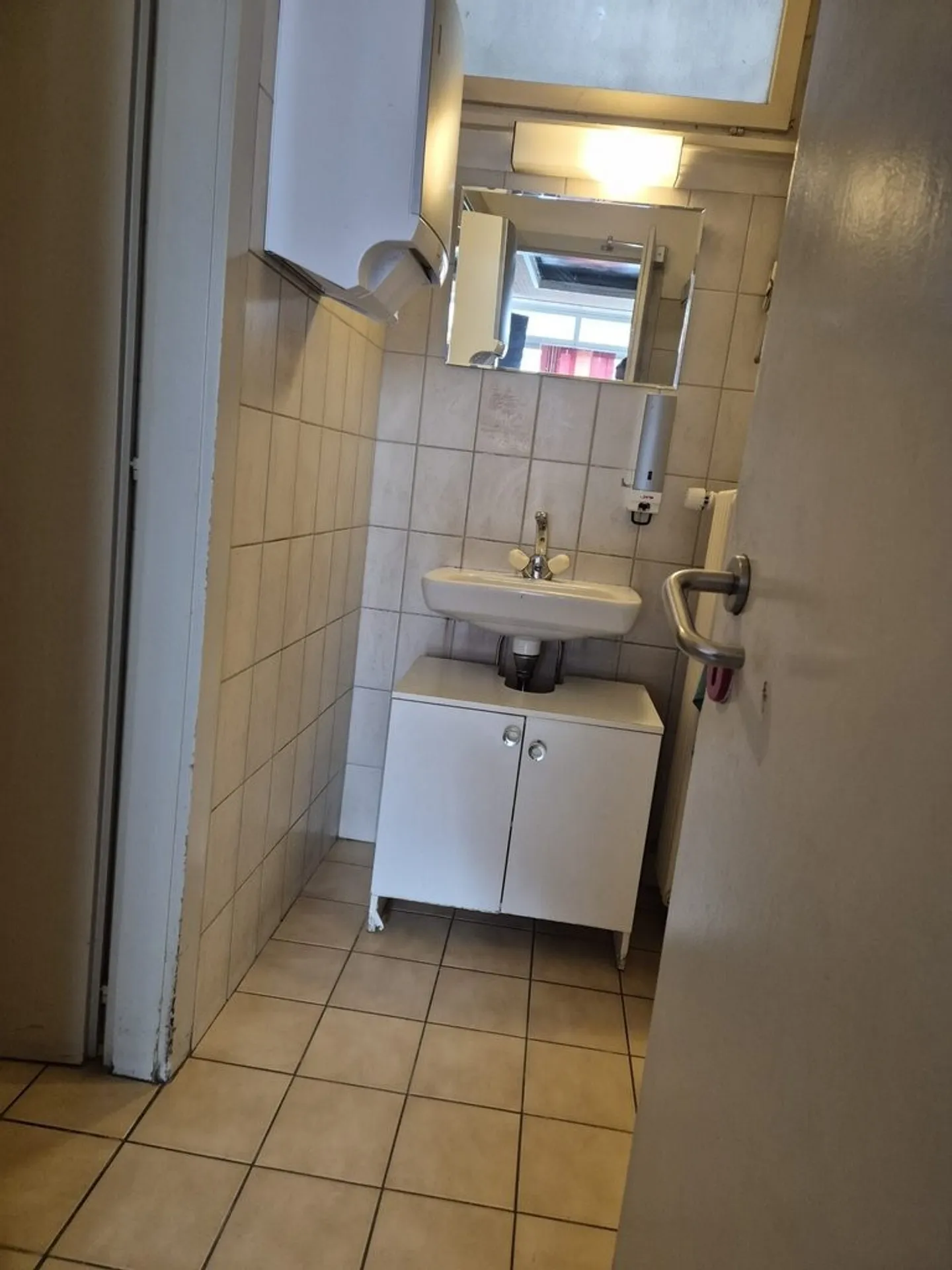 Café Spacieux à Louer - Photo 8 sur 9