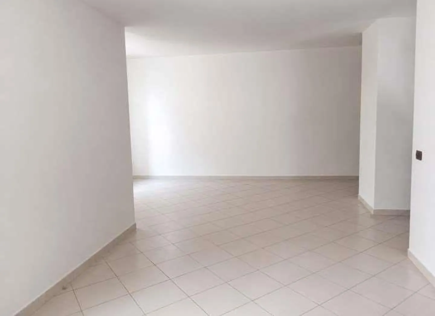 Helles Apartment mit Terrasse - Foto 4 von 9
