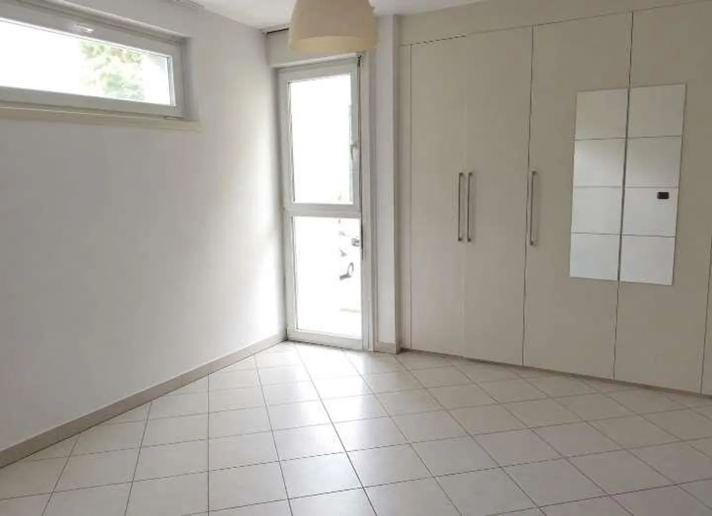 Helles Apartment mit Terrasse - Foto 5 von 9
