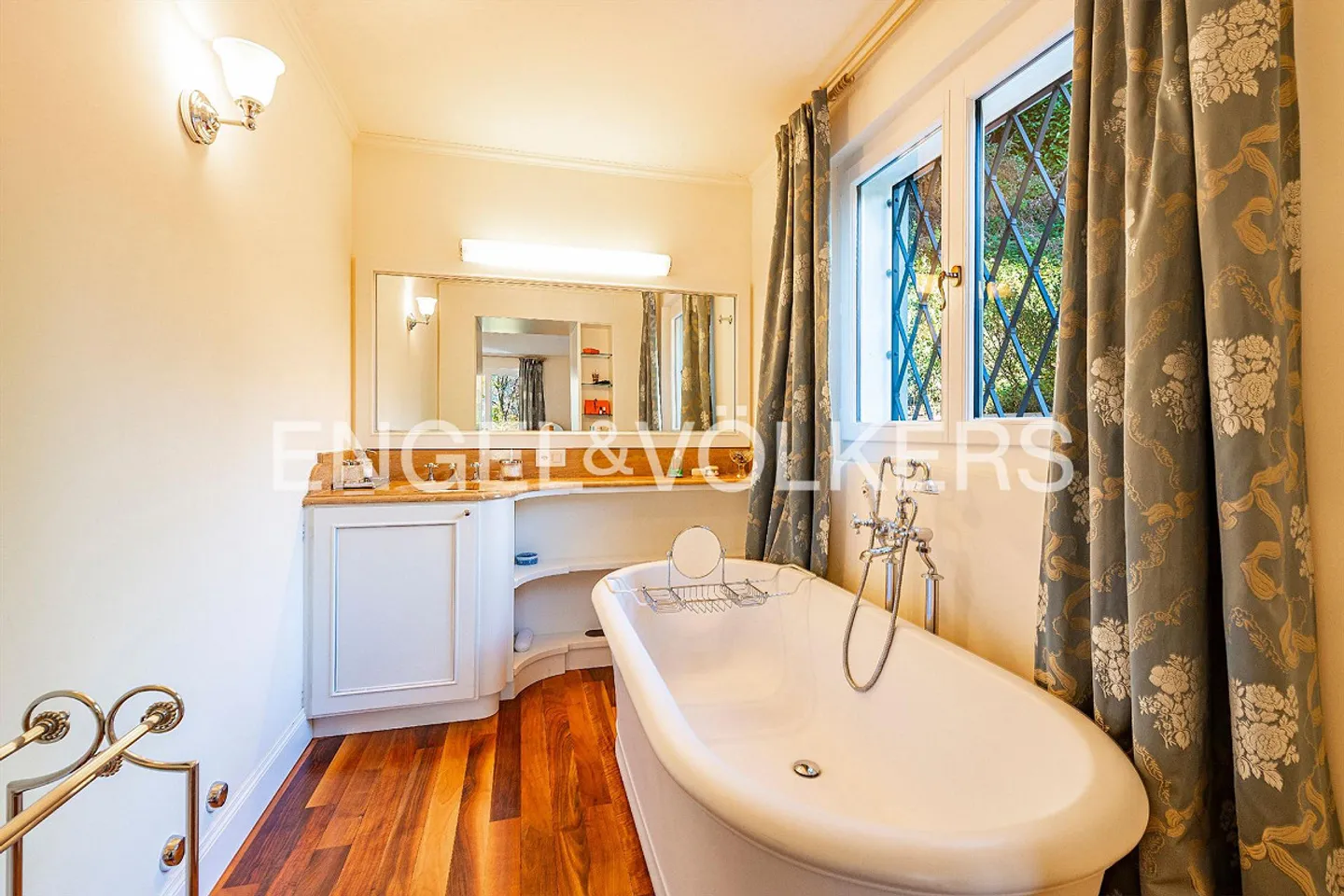 Mediterranean Elegance with Lake View - Photo 8 of 11