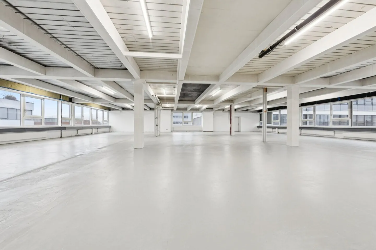 Commercial space or studio with office and production area - Photo 7 of 11