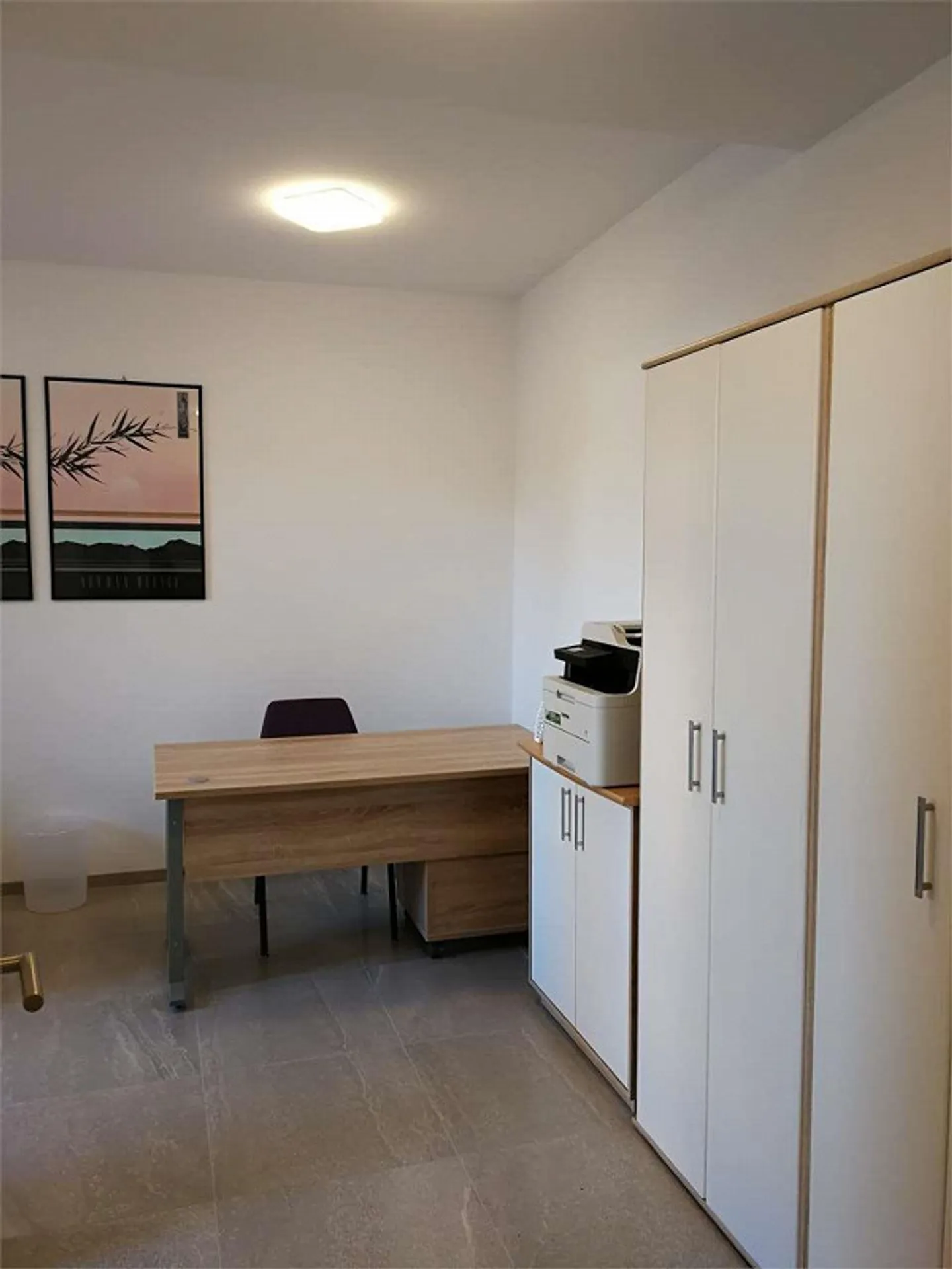 BUREAU TRÈS PRATIQUE : à Giubiasco dans la Piazza Grande, Meublé et Indépendant - Photo 3 sur 7