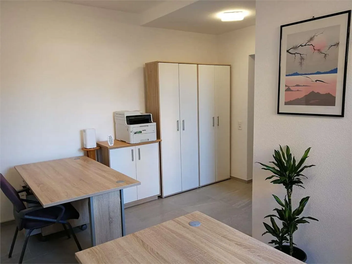 BUREAU TRÈS PRATIQUE : à Giubiasco dans la Piazza Grande, Meublé et Indépendant - Photo 1 sur 7