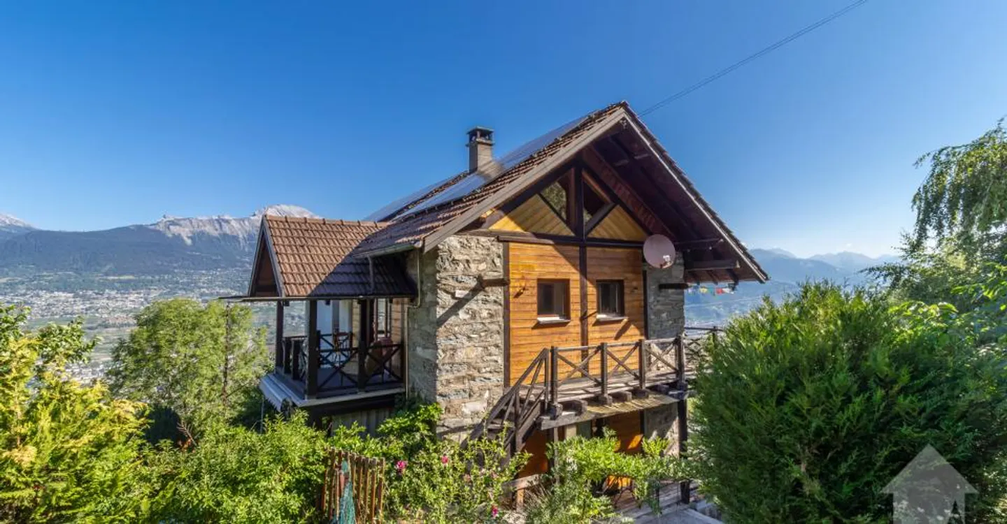 Character chalet with two apartments and ideal location - Photo 1 of 12