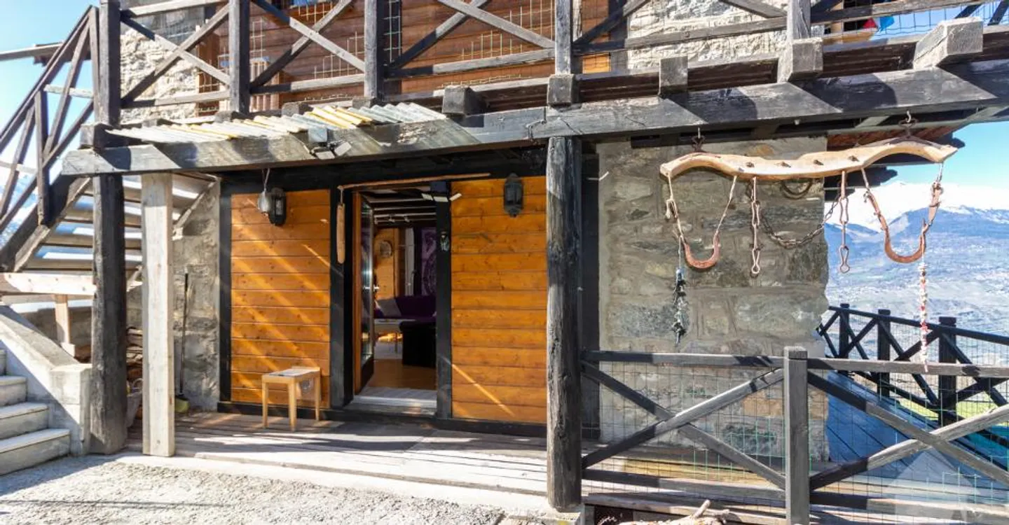Character chalet with two apartments and ideal location - Photo 7 of 12