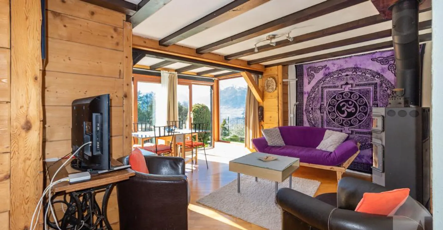 Character chalet with two apartments and ideal location - Photo 8 of 12