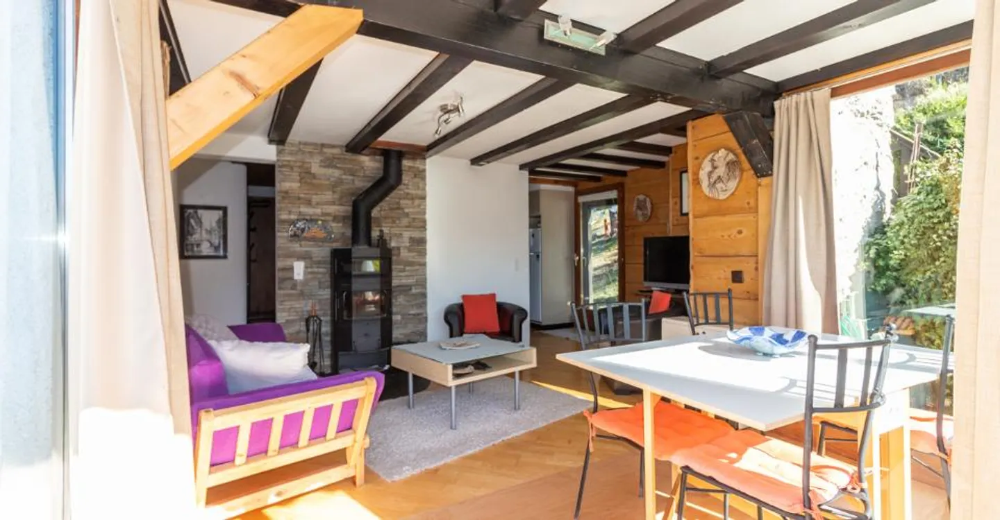 Character chalet with two apartments and ideal location - Photo 9 of 12