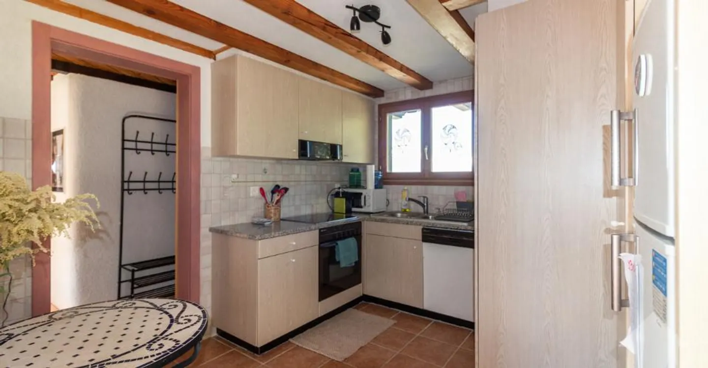 Character chalet with two apartments and ideal location - Photo 10 of 12