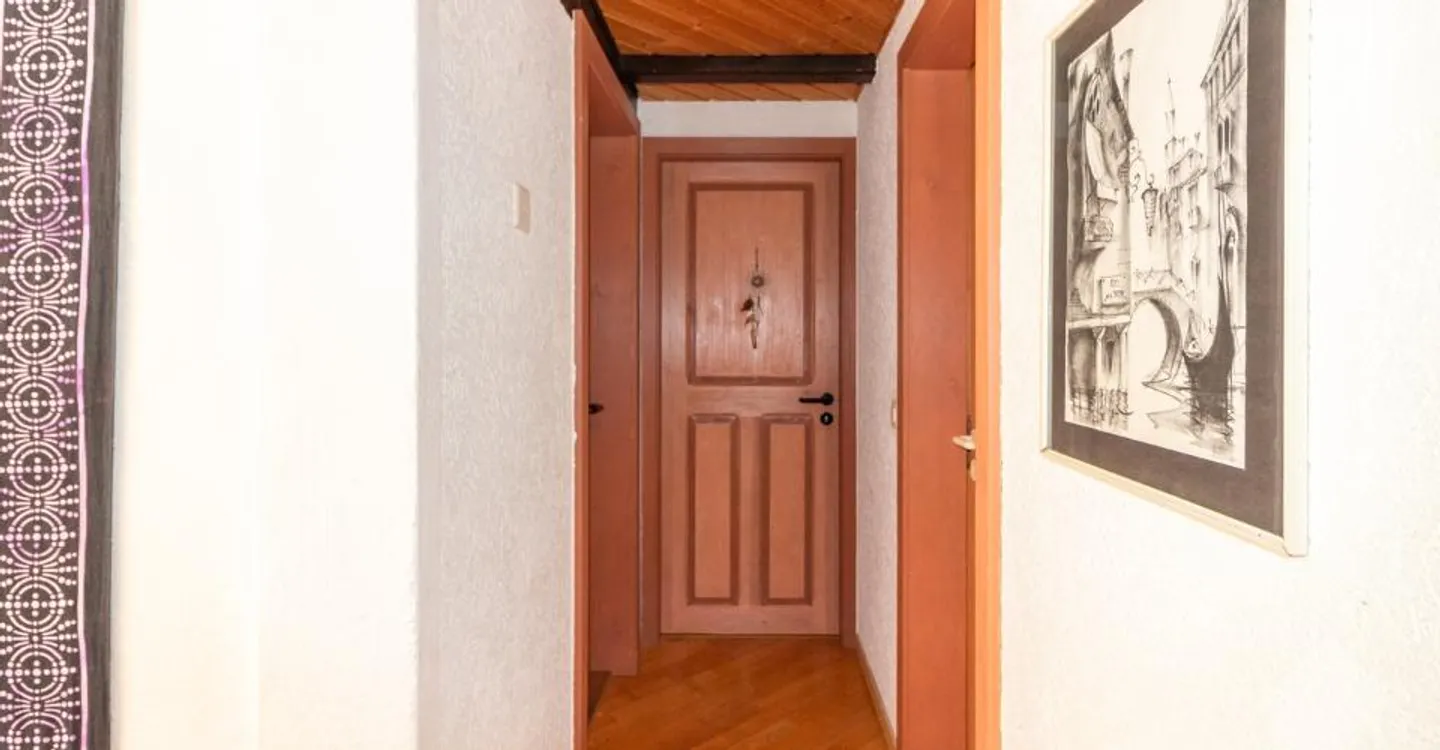 Character chalet with two apartments and ideal location - Photo 11 of 12
