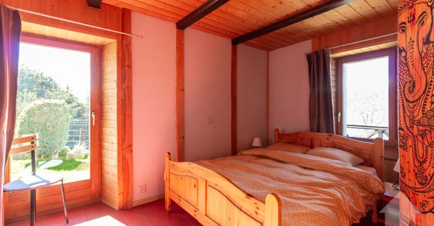 Character chalet with two apartments and ideal location - Photo 12 of 12