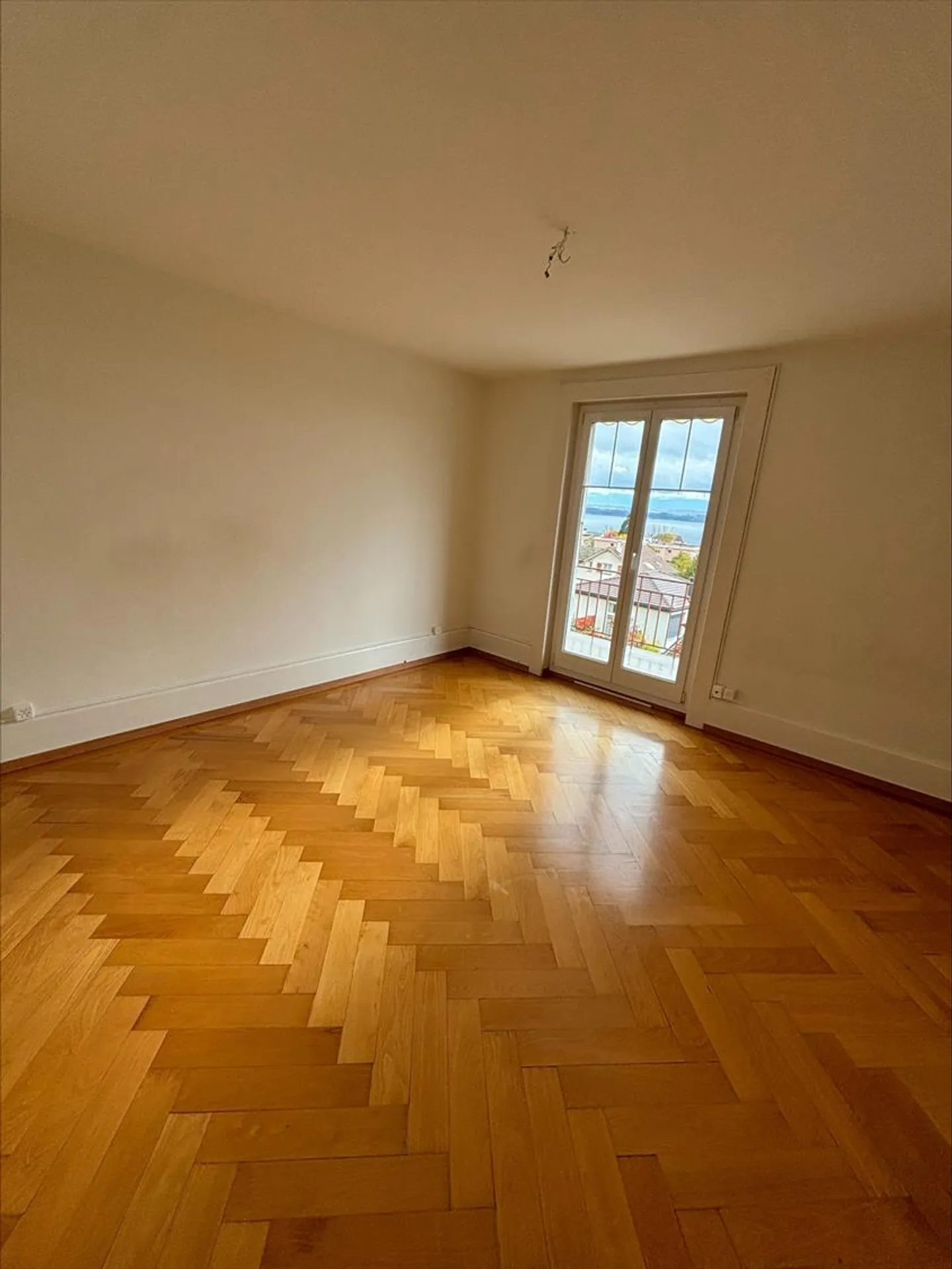 Nice 3.0 room apartment with balcony in Corcelles - Photo 1 of 7