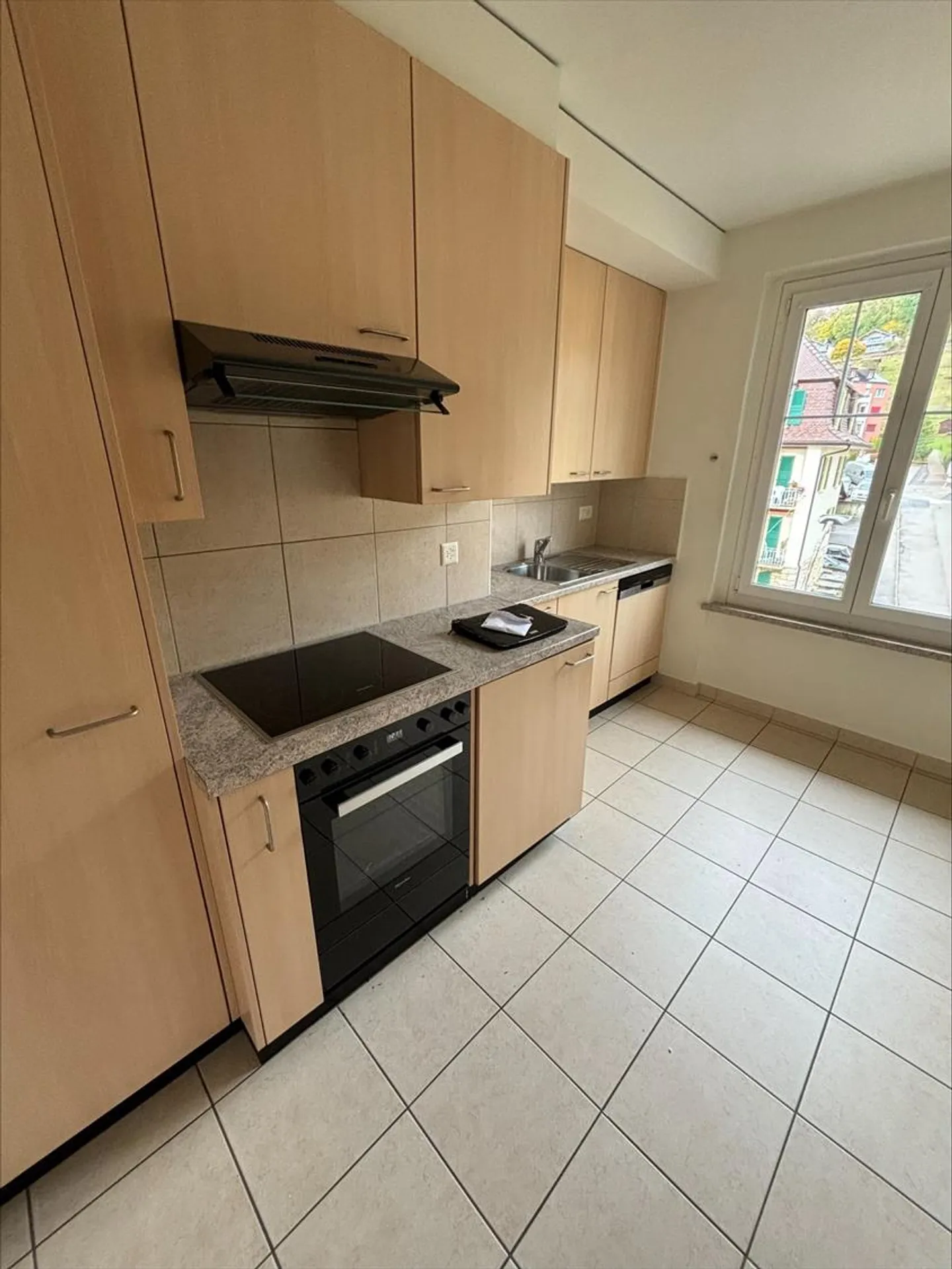 Nice 3.0 room apartment with balcony in Corcelles - Photo 2 of 7