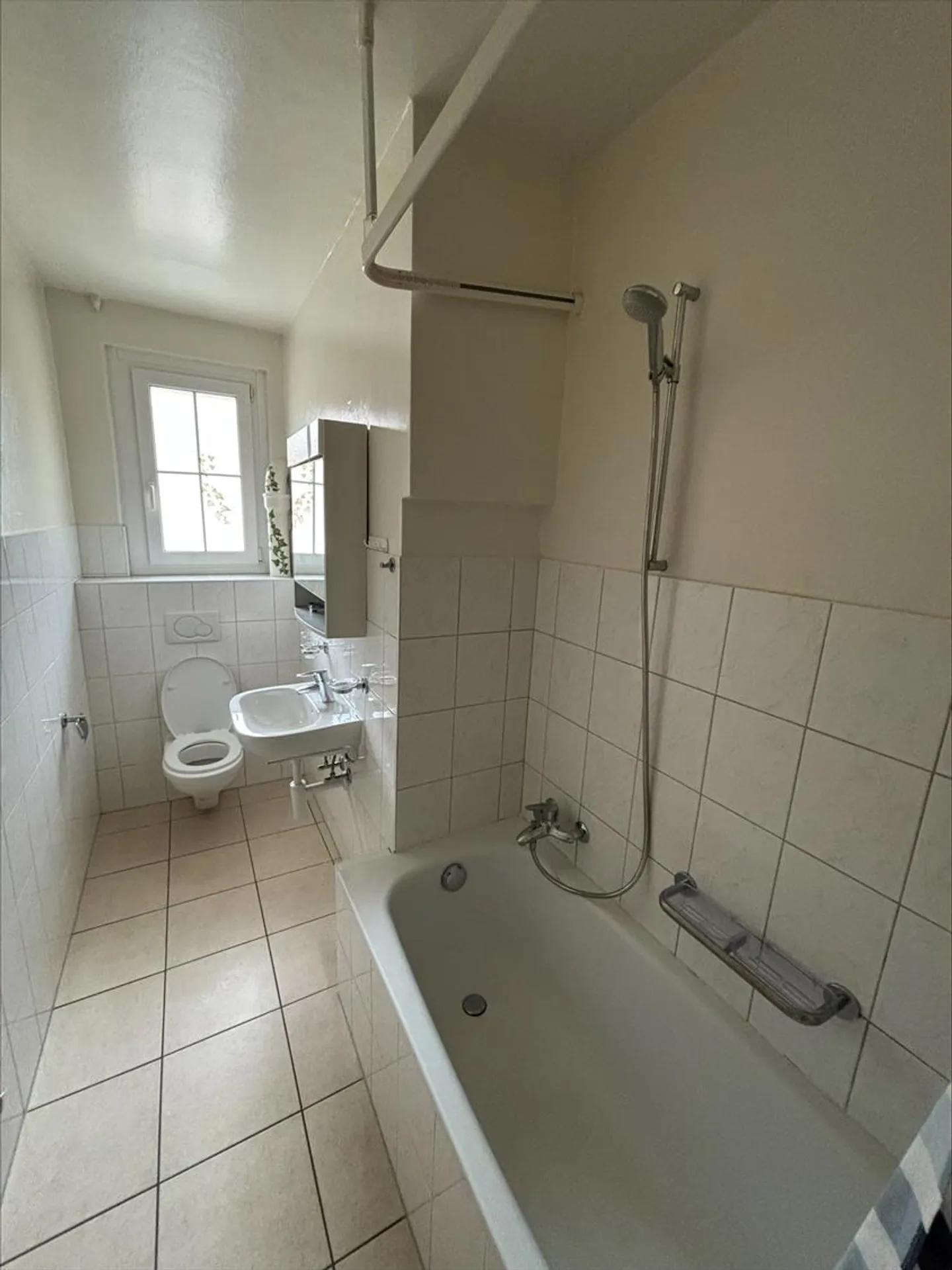 Nice 3.0 room apartment with balcony in Corcelles - Photo 6 of 7