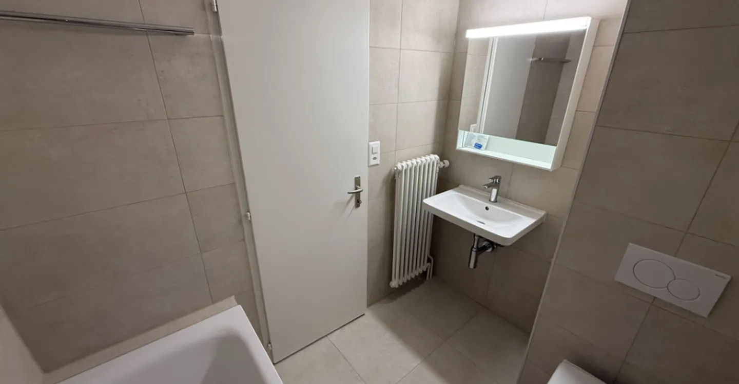 Appartamento completamente ristrutturato di 3 locali situato al 3° piano - Foto 5 di 5