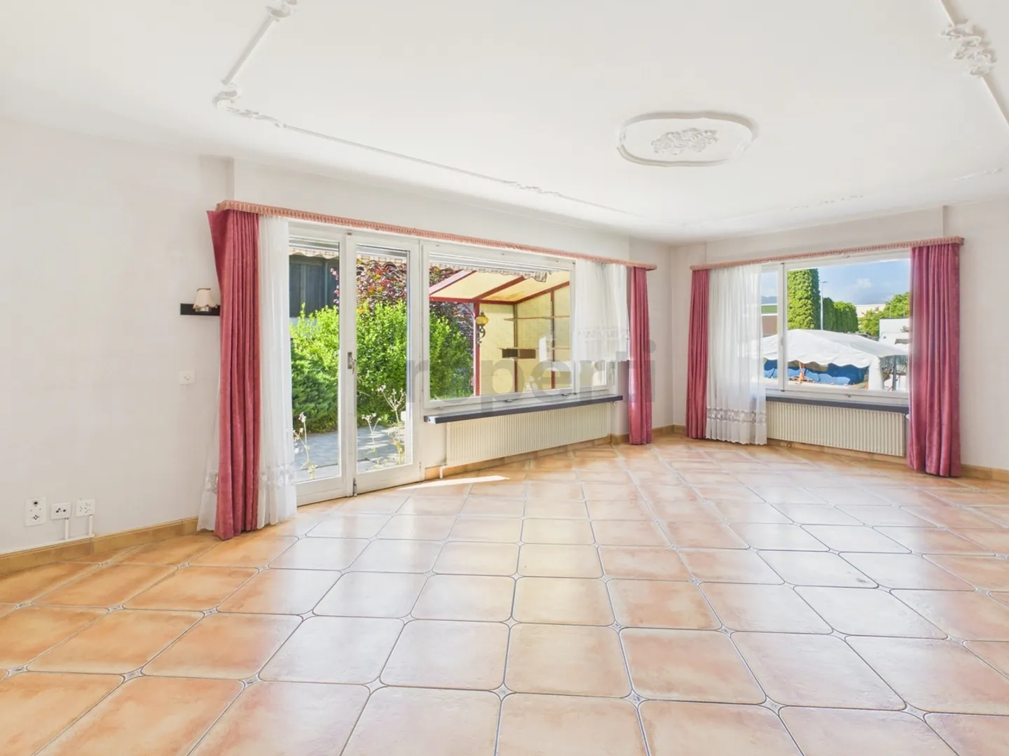 Maison individuelle spacieuse de 6,5 pièces avec jardin dans un emplacement unique au bord de l'Aare à Interlaken - Photo 2 sur 13