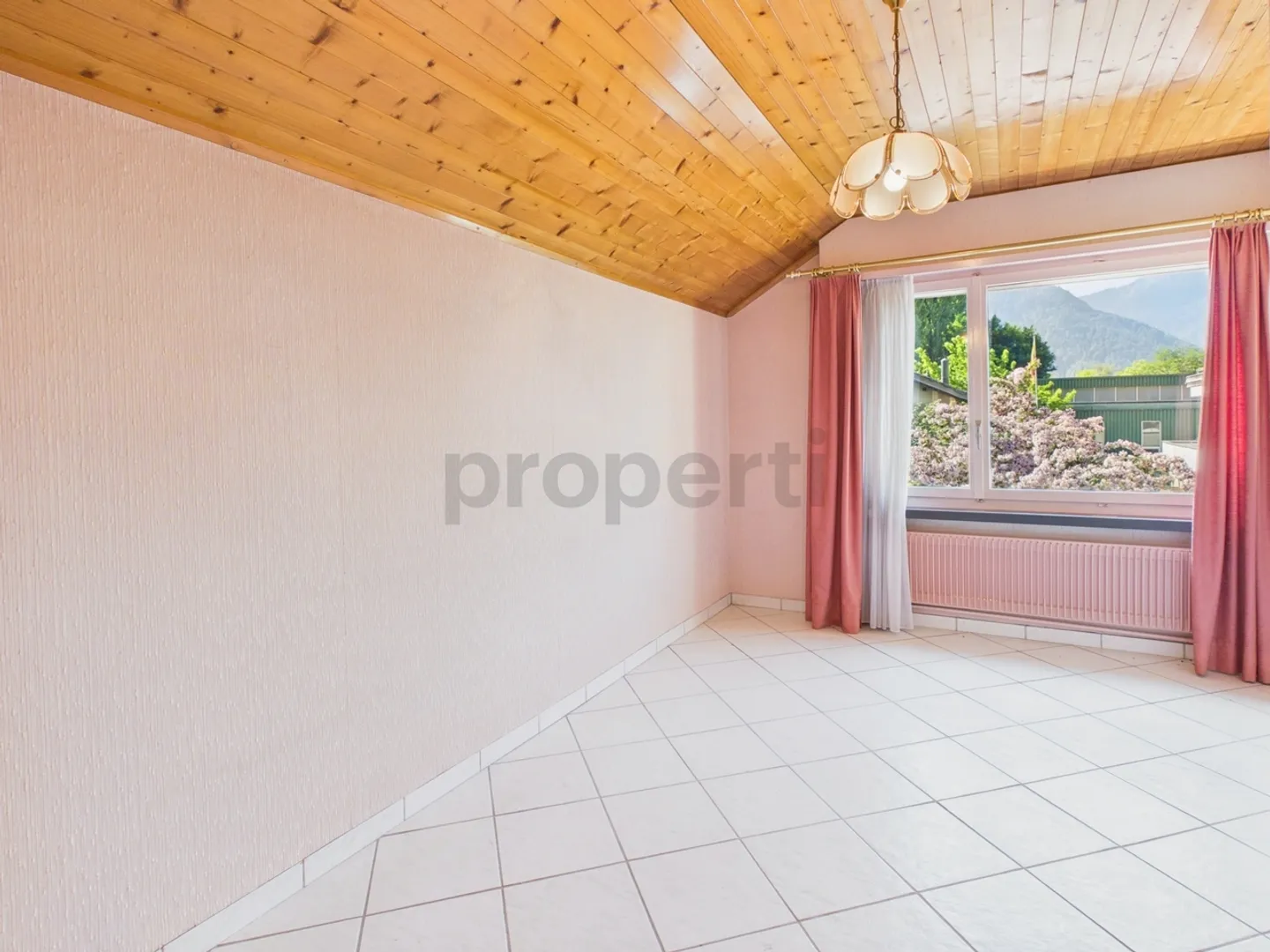 Maison individuelle spacieuse de 6,5 pièces avec jardin dans un emplacement unique au bord de l'Aare à Interlaken - Photo 9 sur 13