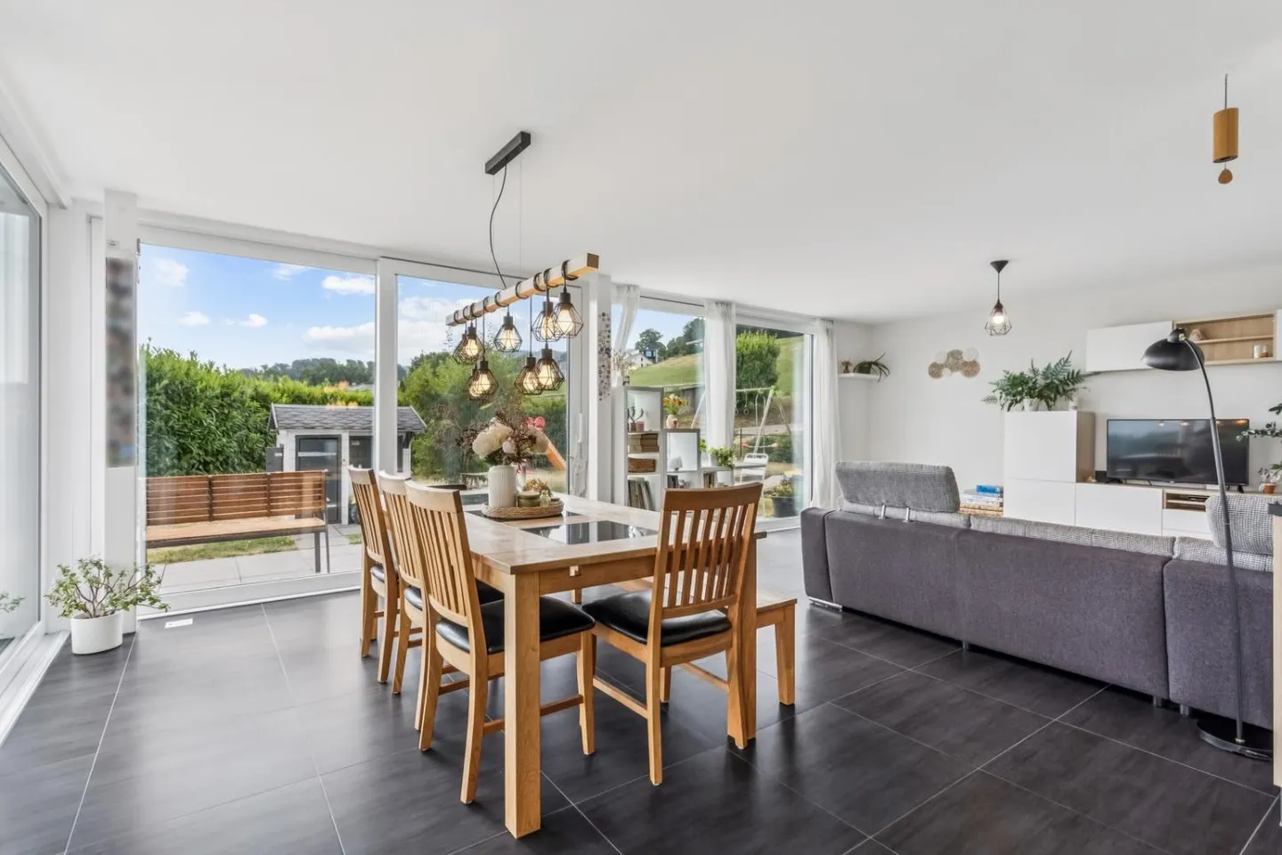4,5 Zimmer mit privatem Garten und atemberaubendem Blick auf den Moléson - Foto 3 von 10