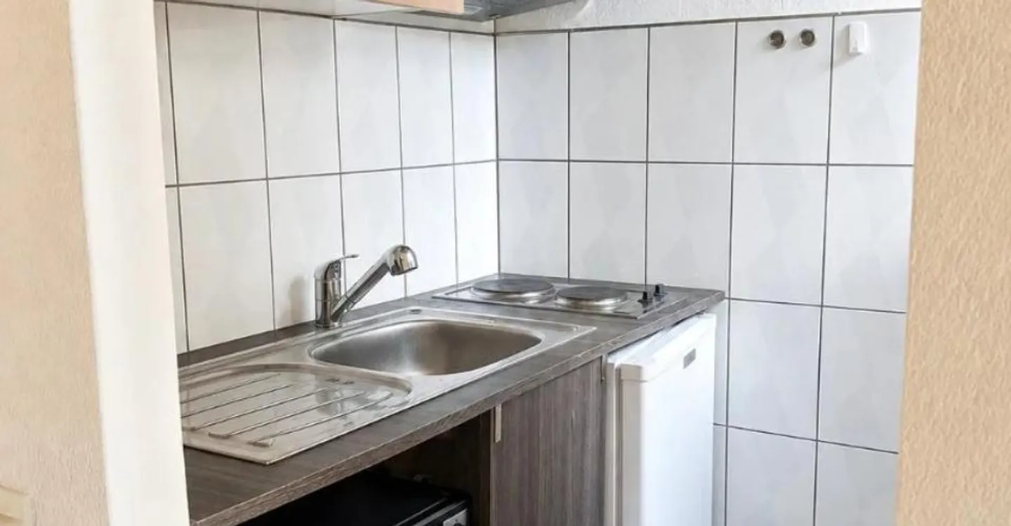 Charmante Dachgeschosswohnung mit 1 Zimmer in Echallens - Foto 2 von 7