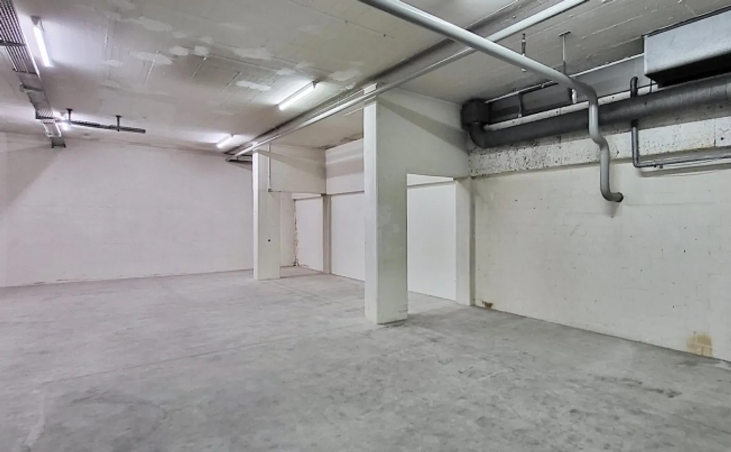 "Espace de stockage avec livraison et bonne hauteur sous plafond à Glattbrugg!" - Photo 4 sur 8