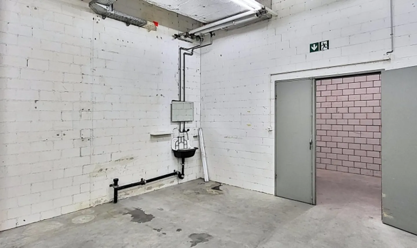 "Espace de stockage avec livraison et bonne hauteur sous plafond à Glattbrugg!" - Photo 7 sur 8