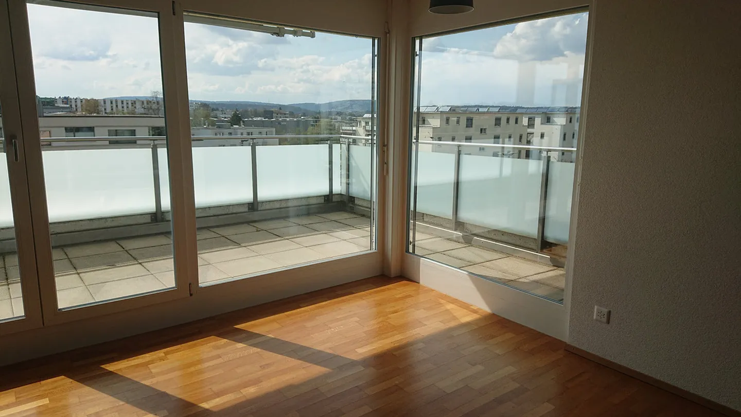 Charmante Attikawohnung mit Terrasse - Foto 1 von 5