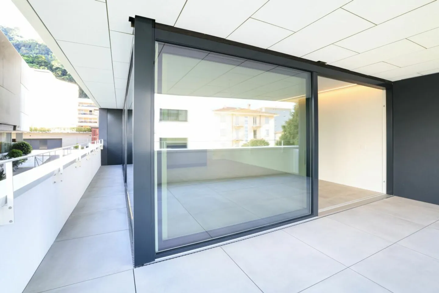 SOLDUNO - Appartamento nuovo e moderno con terrazza - Foto 6 di 13