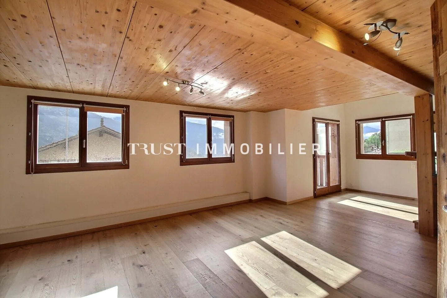 Charming Renovated Grange & Village House - Photo 5 of 20